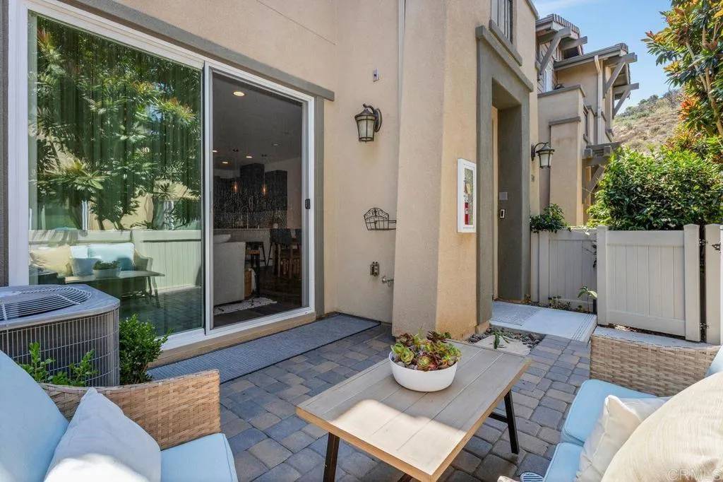 Carlsbad, CA 92010,3141 Dega Place