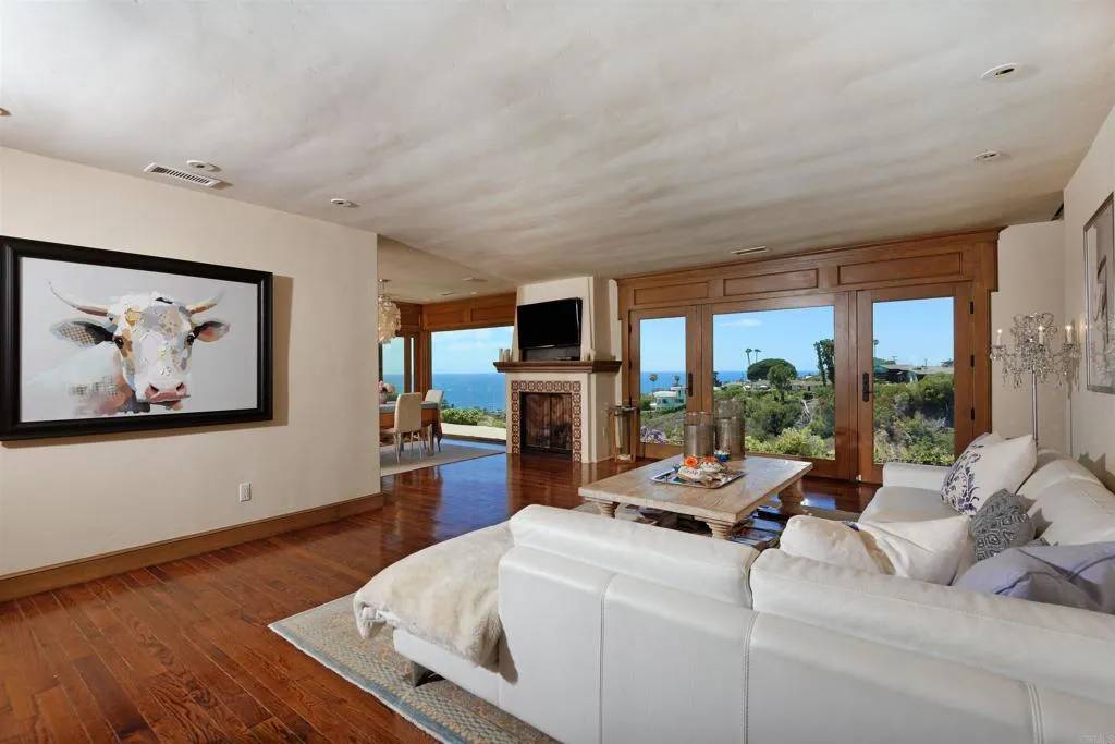 La Jolla, CA 92037,6018 Avenida Chamnez