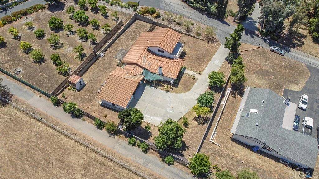 Fallbrook, CA 92028,1736 Bellington Lane