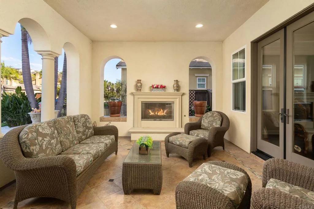 Carlsbad, CA 92009,6767 Malachite Place