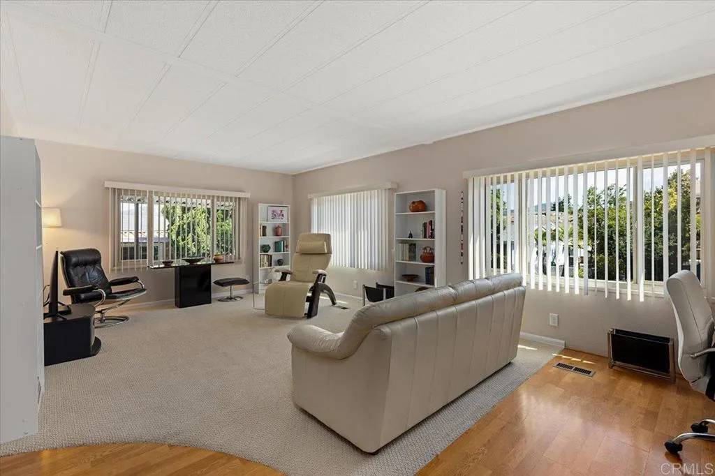 Escondido, CA 92026,1627 Toyon
