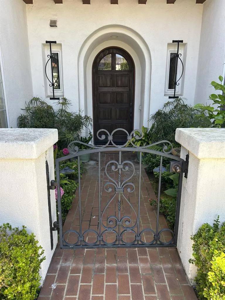Carlsbad, CA 92011,1328 Bulrush Court