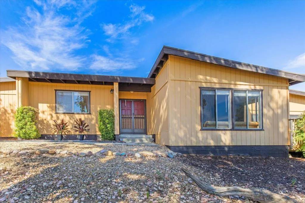 Ramona, CA 92065,24093 Sargeant Rd.