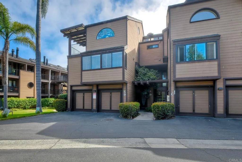 Carlsbad, CA 92008,4015 CANARIO Street #E