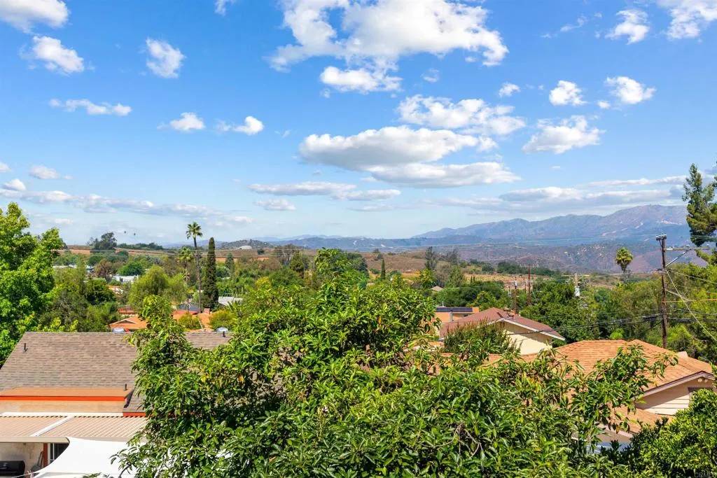 Fallbrook, CA 92028,425 E Dougherty Street