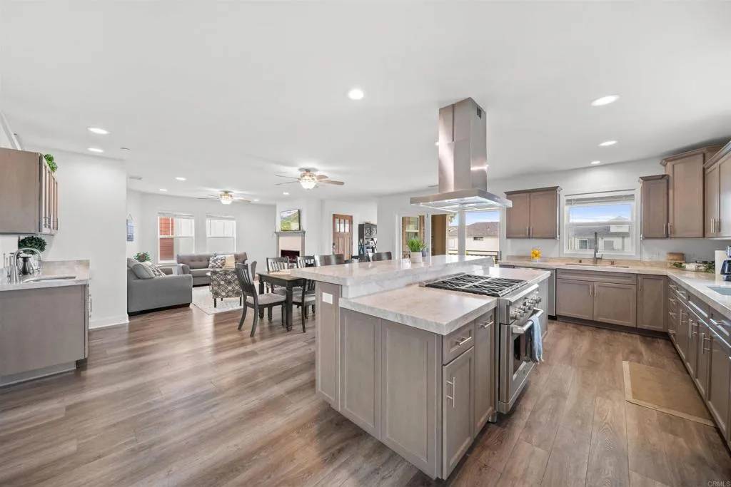 Oceanside, CA 92054,502 S Cleveland Street #2