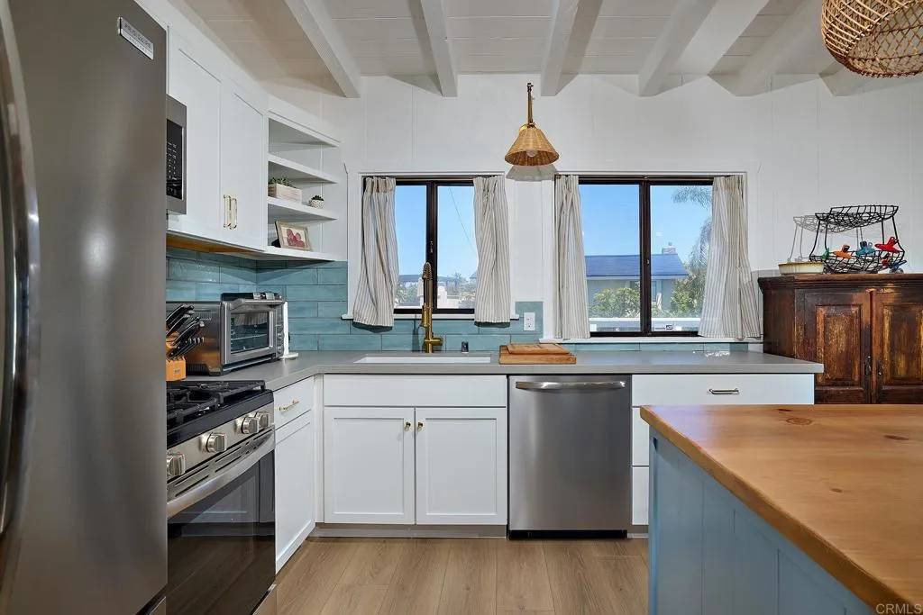 Solana Beach, CA 92075,319 Clark Street