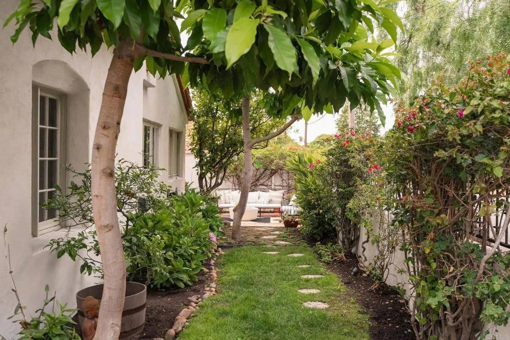 La Jolla, CA 92037,654 Bonair Place