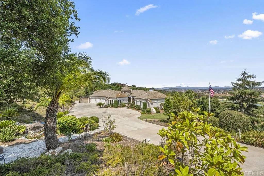 Bonsall, CA 92003,30002 Via Maria Elena