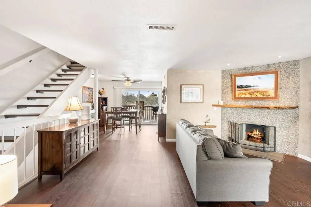 San Diego, CA 92119,6986 Caminito Perico