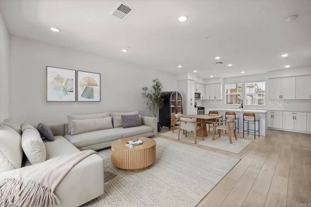 Escondido, CA 92025,408 Carina