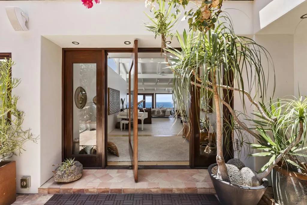 Encinitas, CA 92024,1370 Neptune Avenue