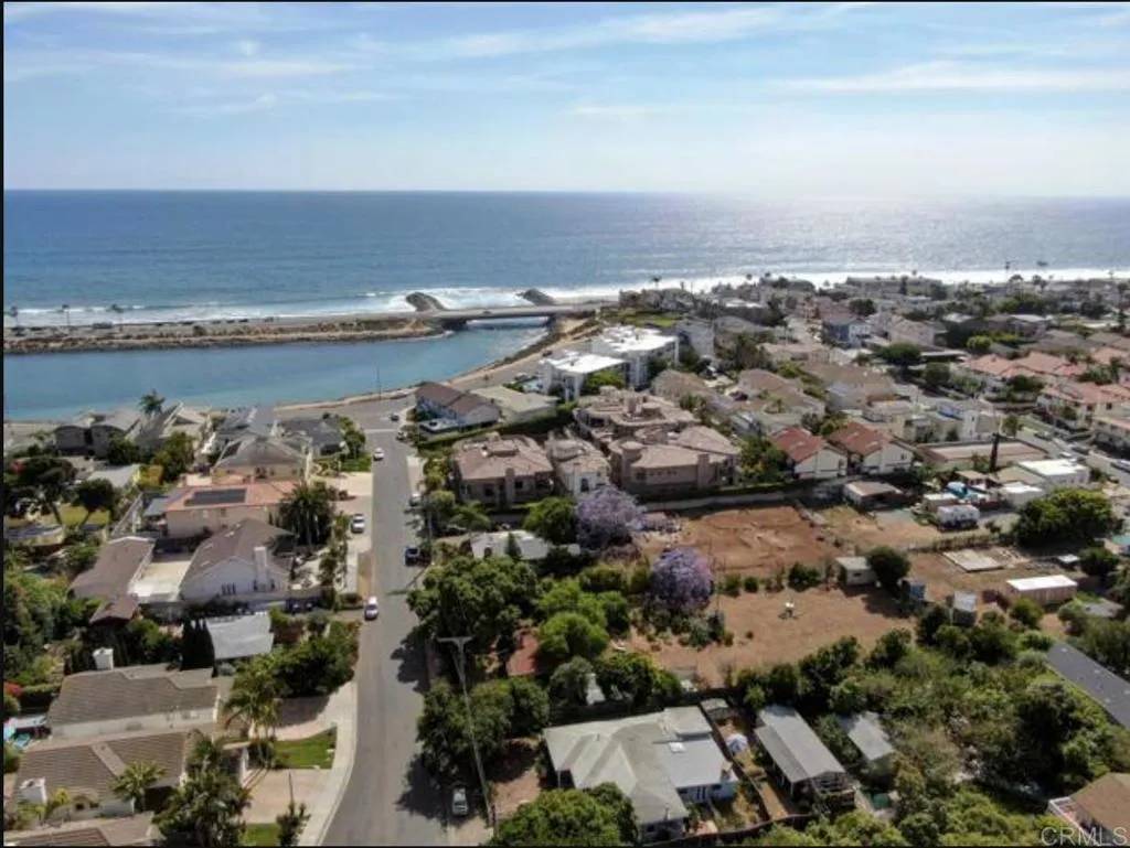 Carlsbad, CA 92008,334 Date Avenue