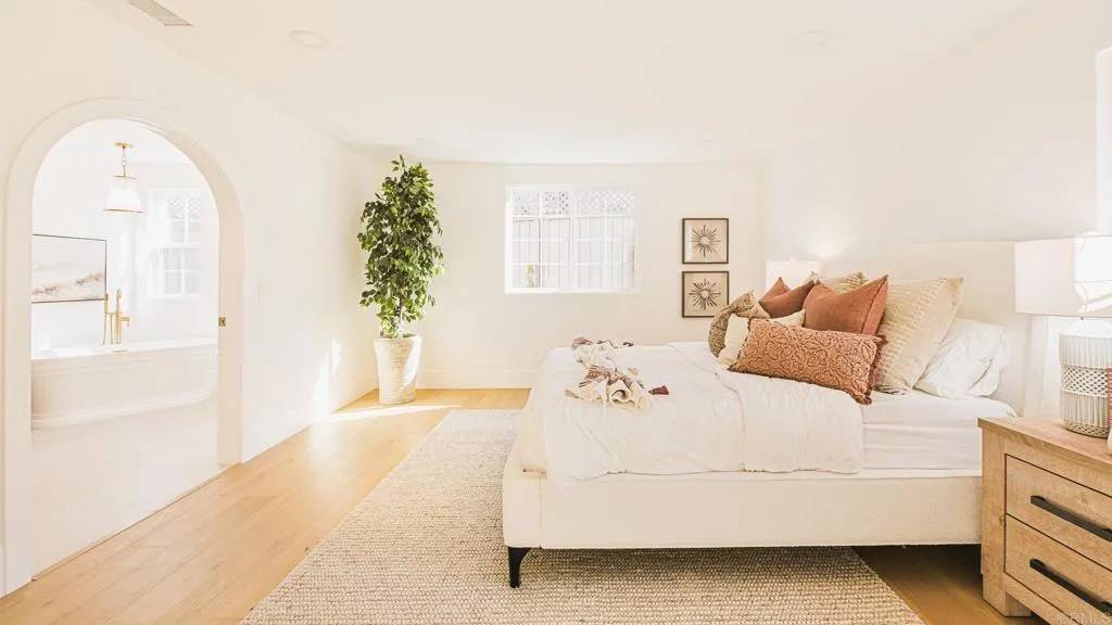 San Diego, CA 92107,3951 Atascadero Drive