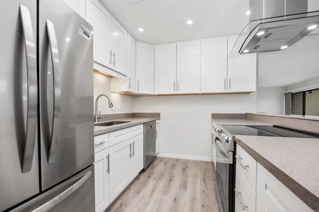 Carlsbad, CA 92009,2388 Altisma Way #10 or K