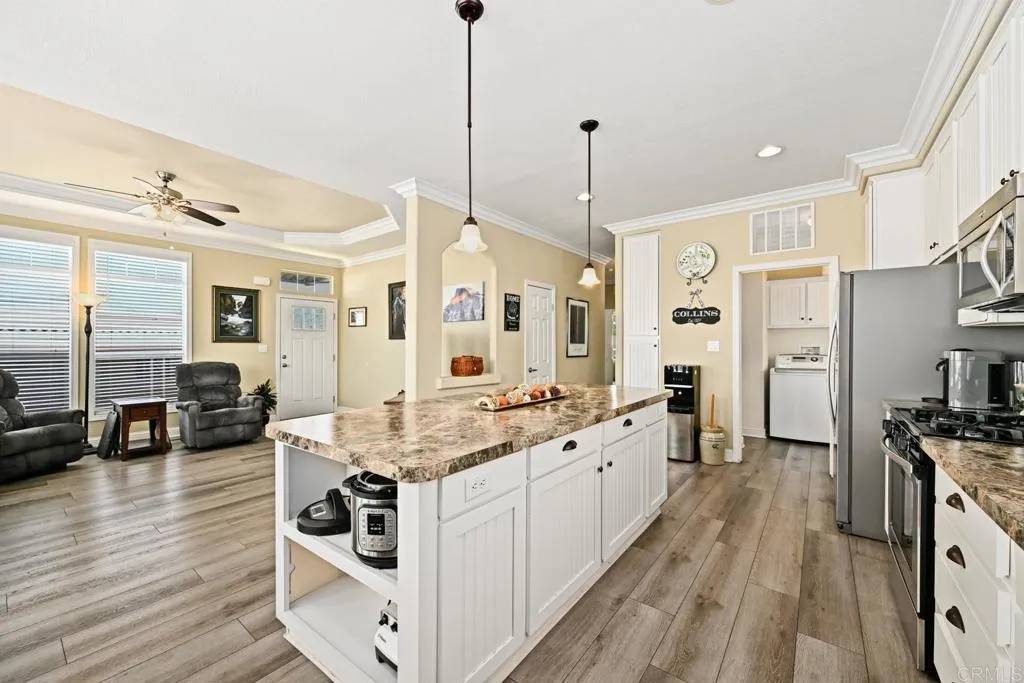 Poway, CA 92064,12809 Estrella Vista Street #233