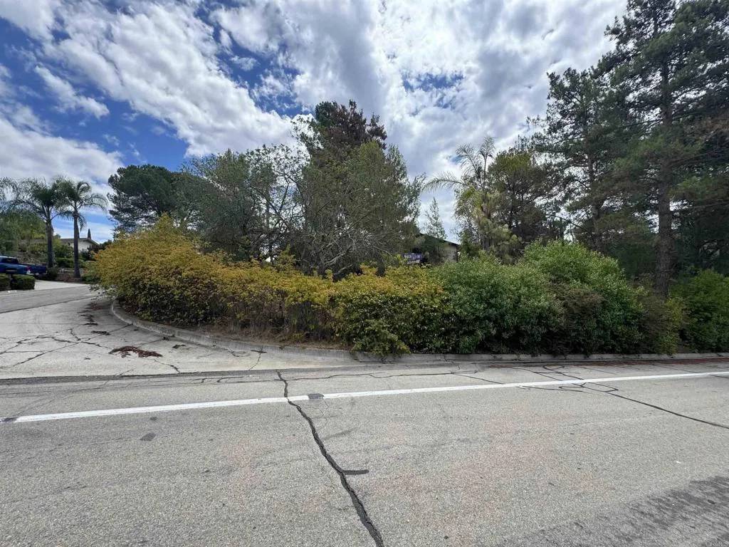 Escondido, CA 92026,& Meadow Glen Way