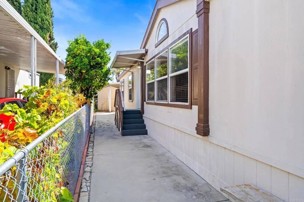 Oceanside, CA 92057,4660 N River #17