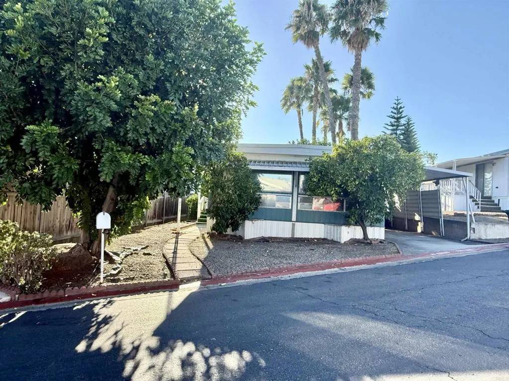 Escondido, CA 92027,1380 Oak Hill Drive #SPC 22