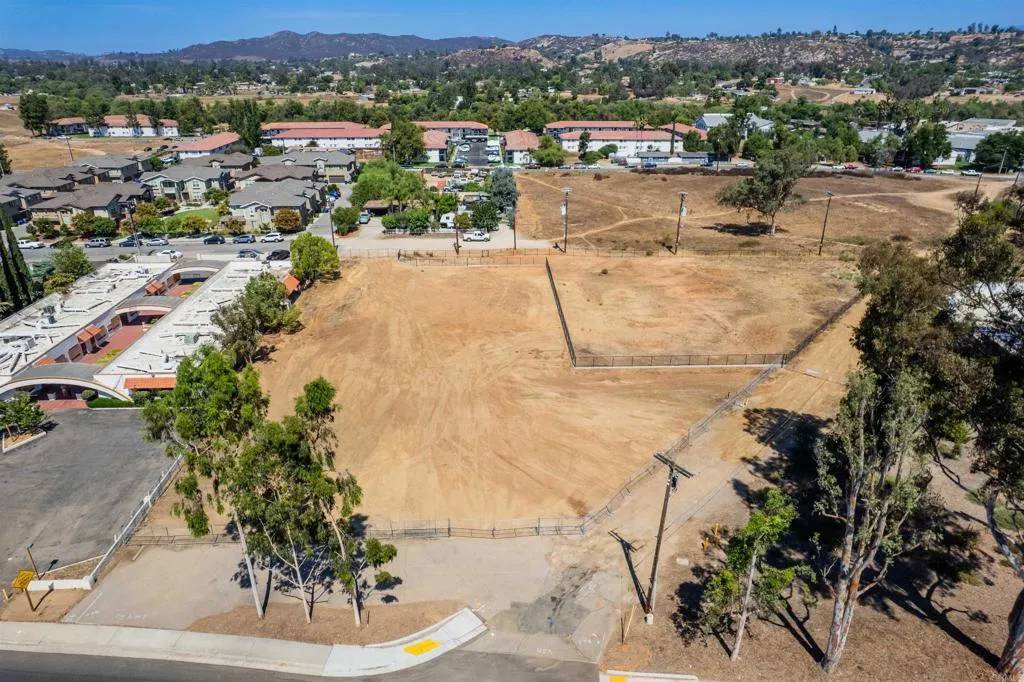 Ramona, CA 92065,1703 Main