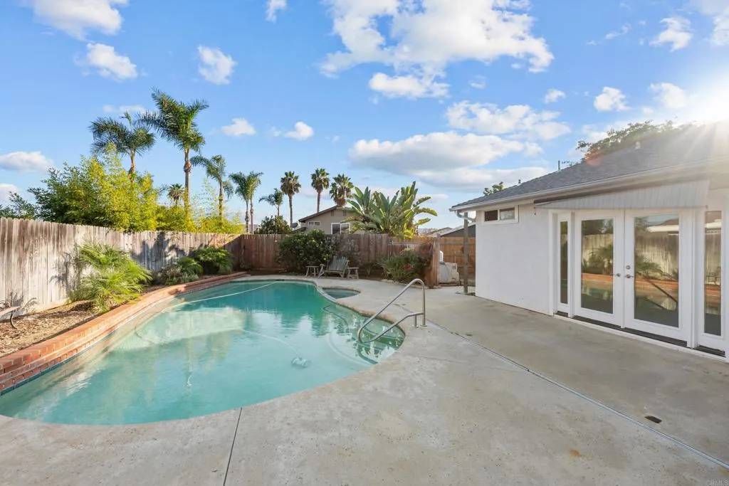 Vista, CA 92083,1816 Pecan Court