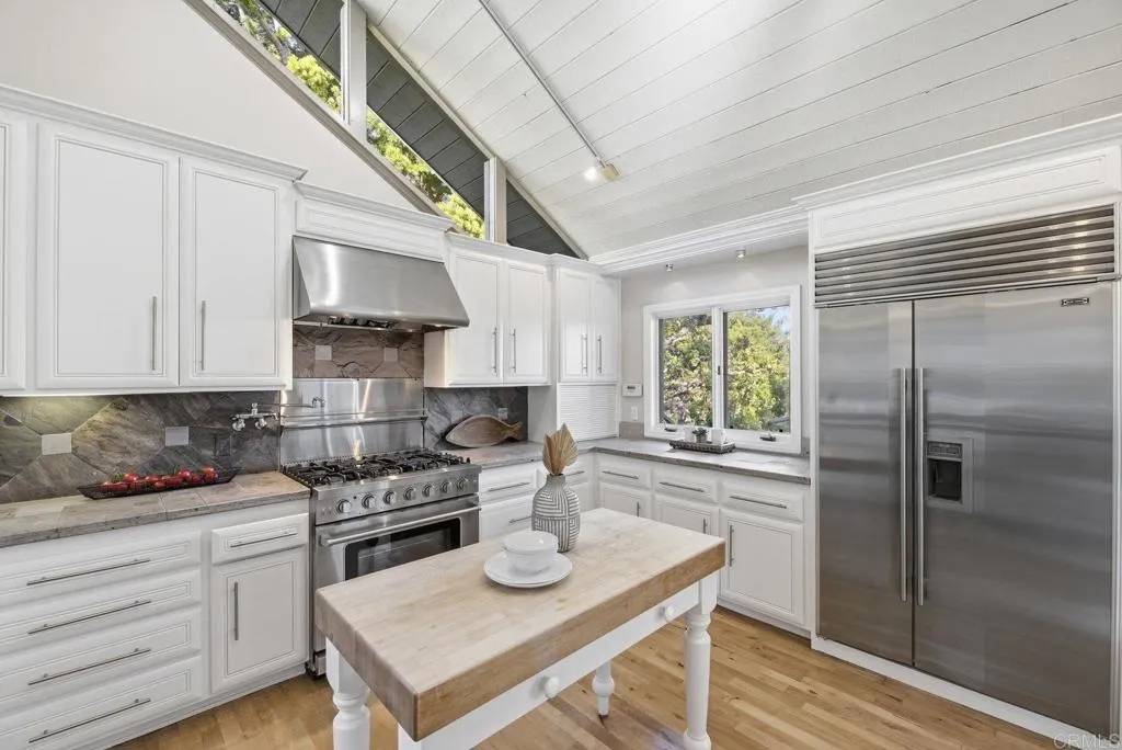 Encinitas, CA 92024,625 Lomas de Oro Court