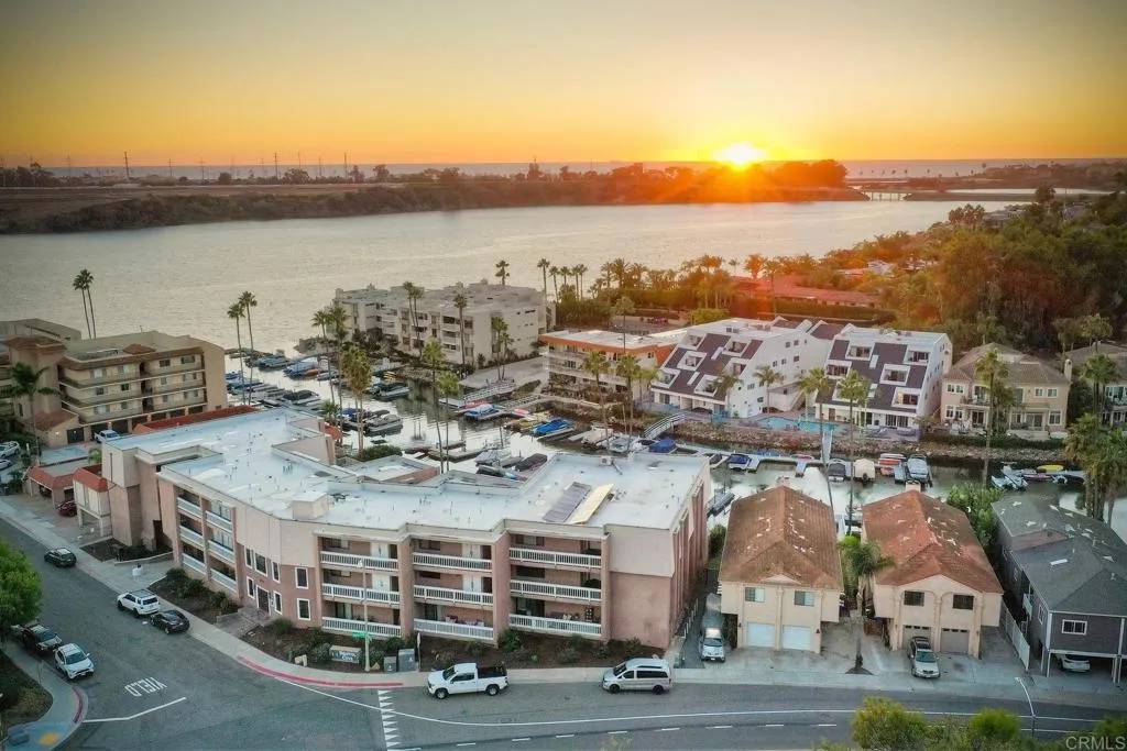 Carlsbad, CA 92008,4705 Marina #10