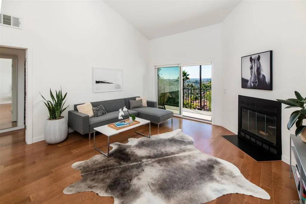 Carlsbad, CA 92009,7323 Calle Luna