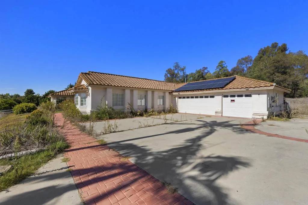 Fallbrook, CA 92028,1007 Capra Way