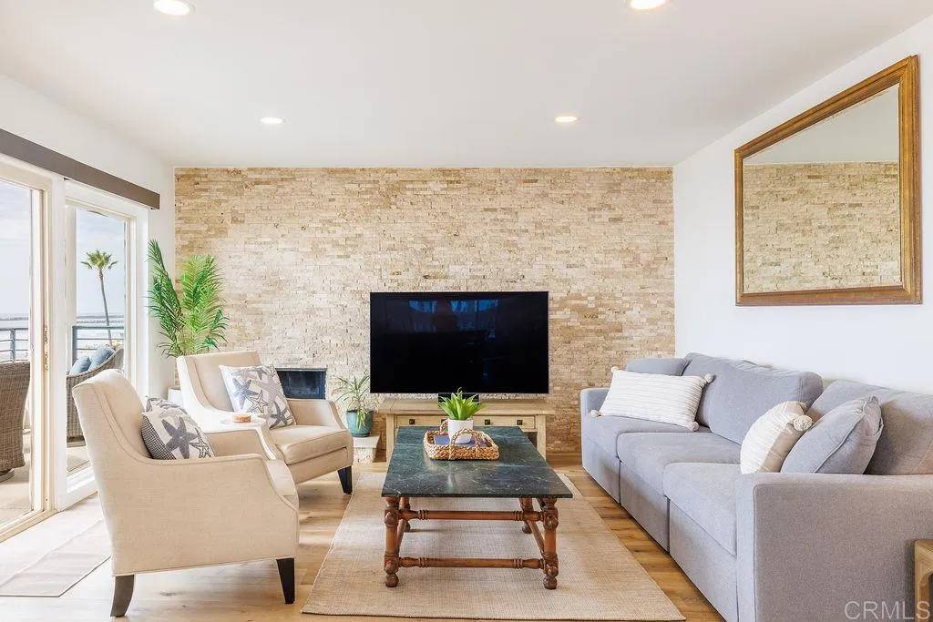 Oceanside, CA 92054,1202 PACIFIC Street #402A