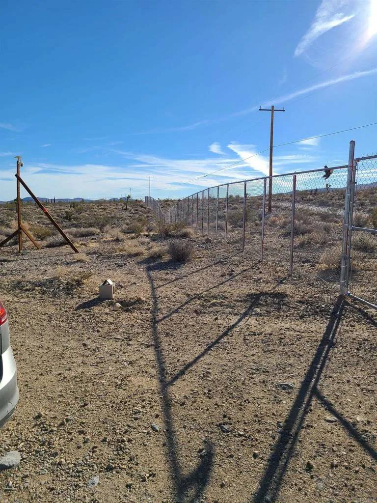 Lucerne Valley, CA 92356,37598 Bauer