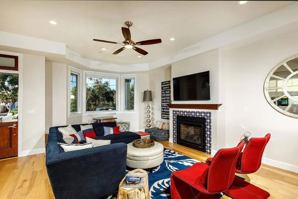 Coronado, CA 92118,365 H Avenue