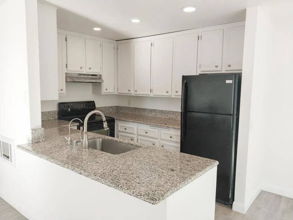 Carlsbad, CA 92009,7702 Caminito Puerto #201