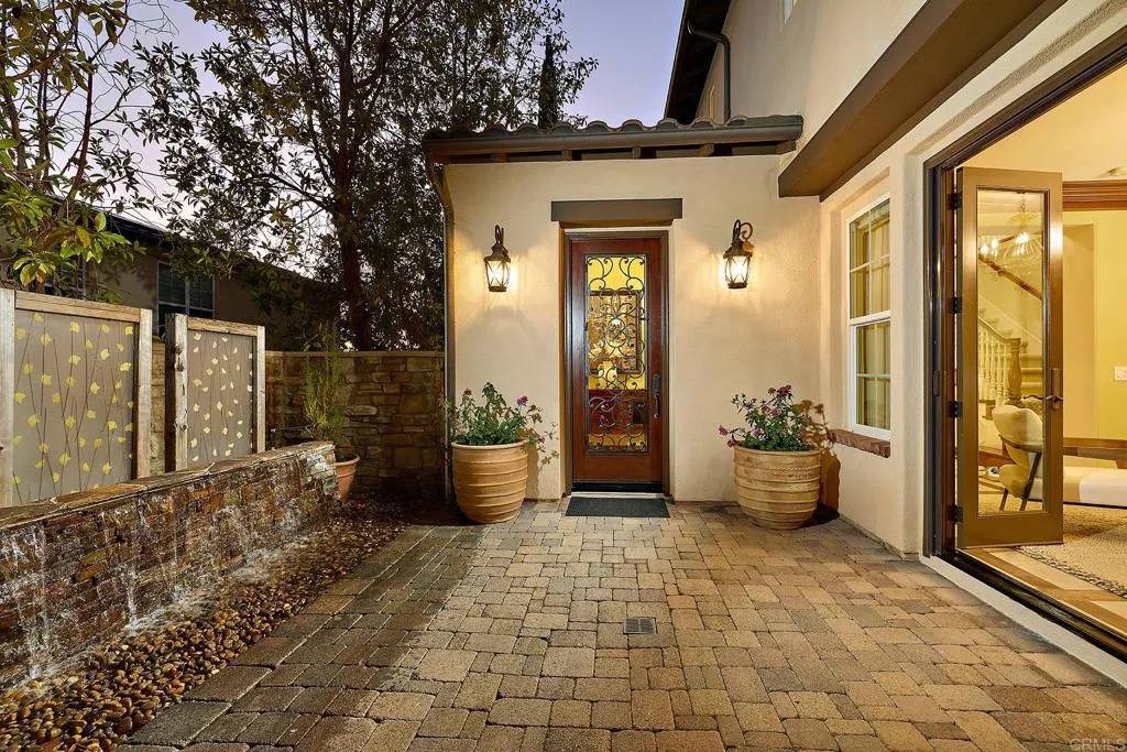 Carlsbad, CA 92009,6591 HALITE PLACE