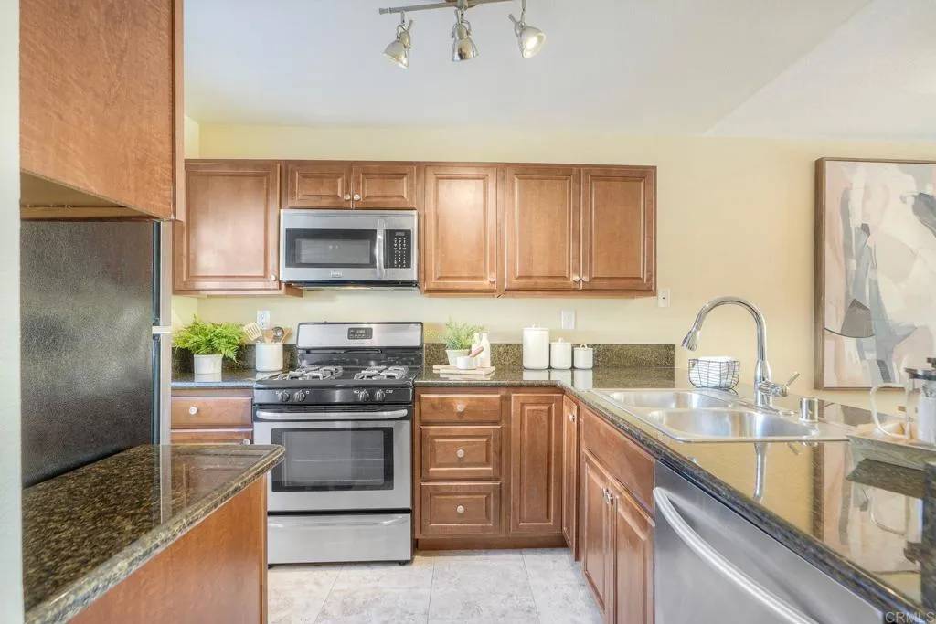 Encinitas, CA 92024,220 S Shorehang Lane