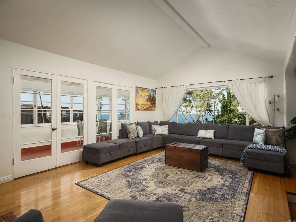 La Jolla, CA 92037,1303 Cave Street