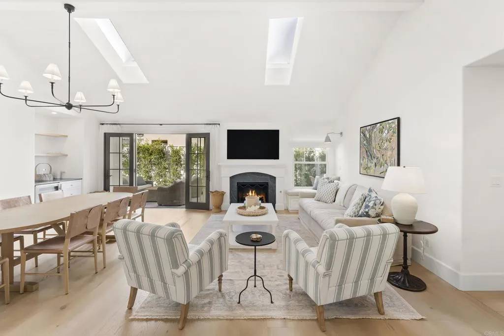 Solana Beach, CA 92075,210 Estrella St