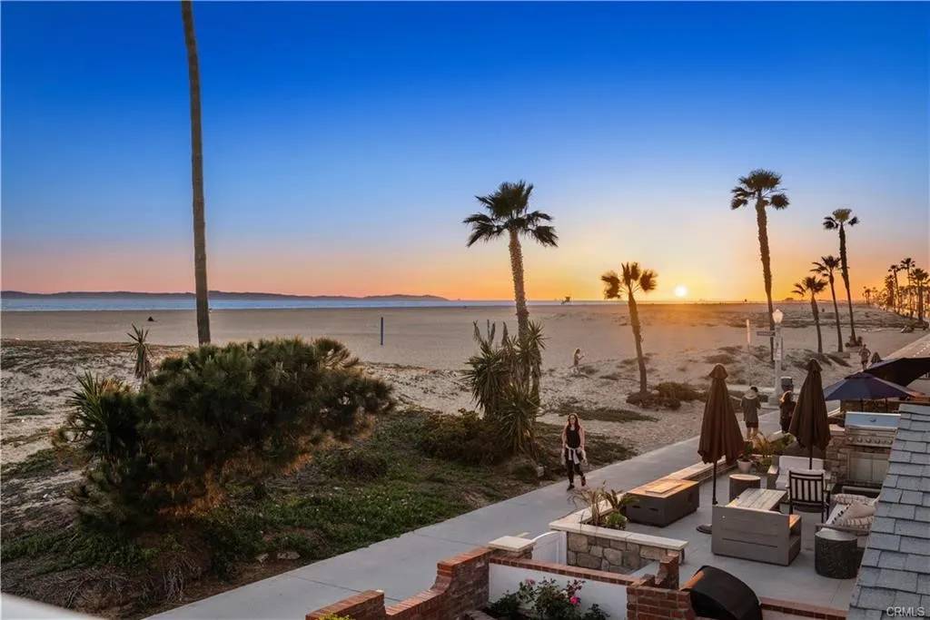Newport Beach, CA 92661,306 E Oceanfront