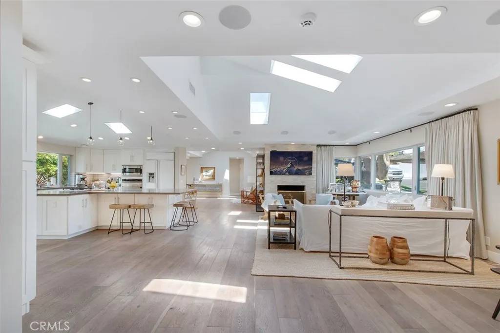 Newport Beach, CA 92660,2215 Heather Lane