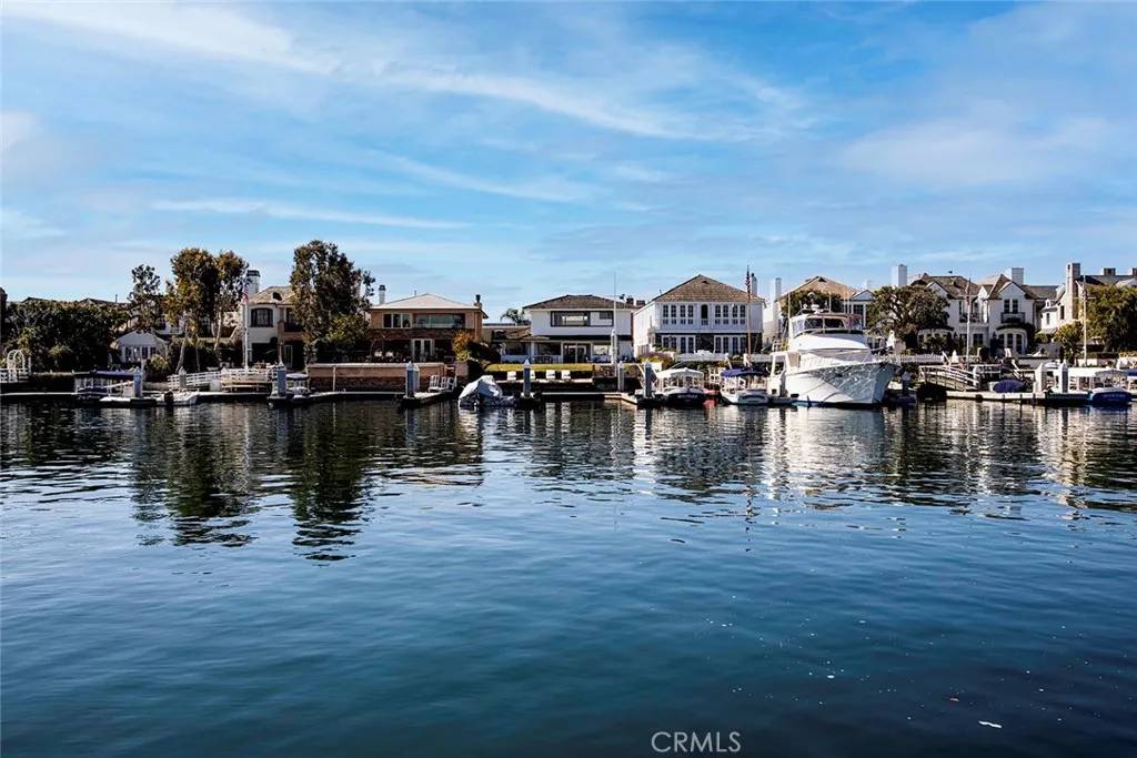 Newport Beach, CA 92660,11 Harbor Island