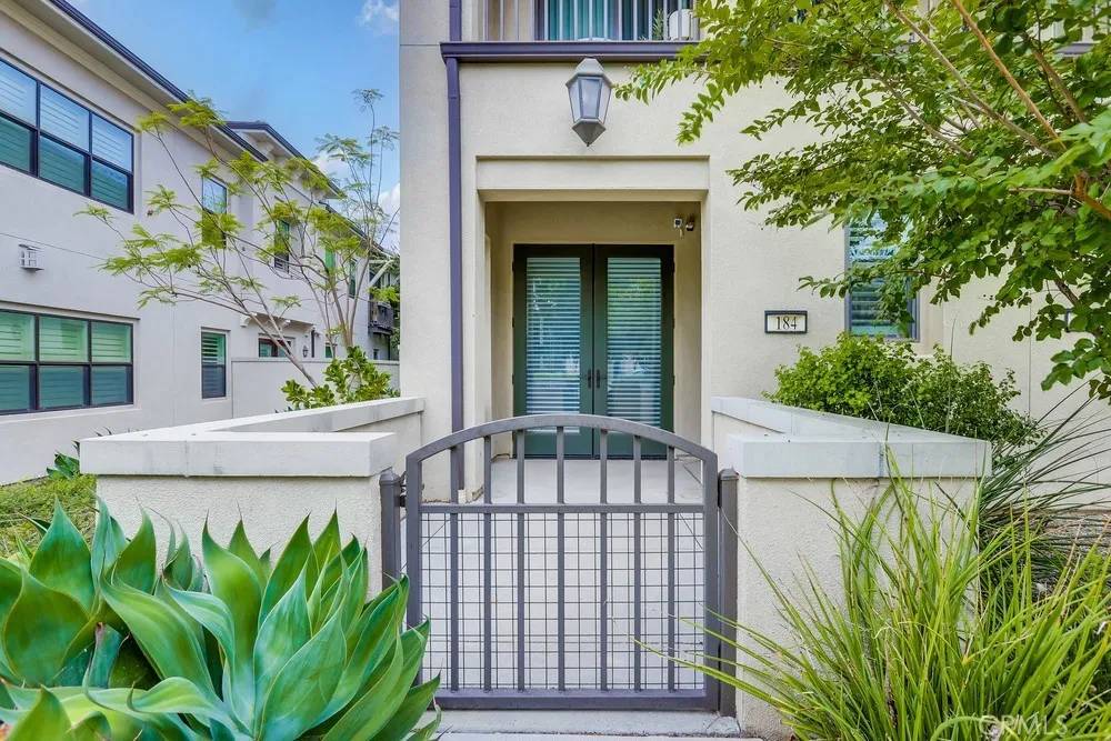 Irvine, CA 92618,184 Follyhatch