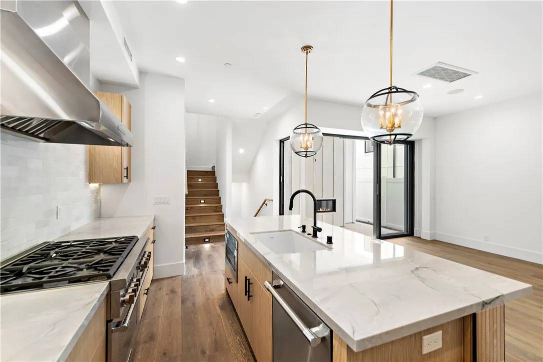 Corona Del Mar, CA 92625,515 Jasmine Ave