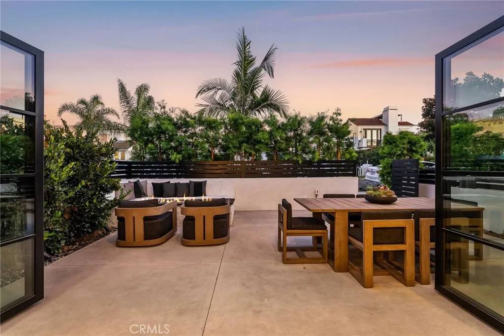 Corona Del Mar, CA 92625,419 Narcissus Avenue
