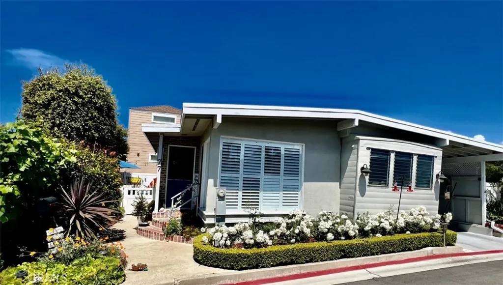 Newport Beach, CA 92660,77 Yorktown