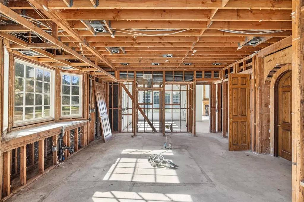 Newport Beach, CA 92660,9 Leesbury Court