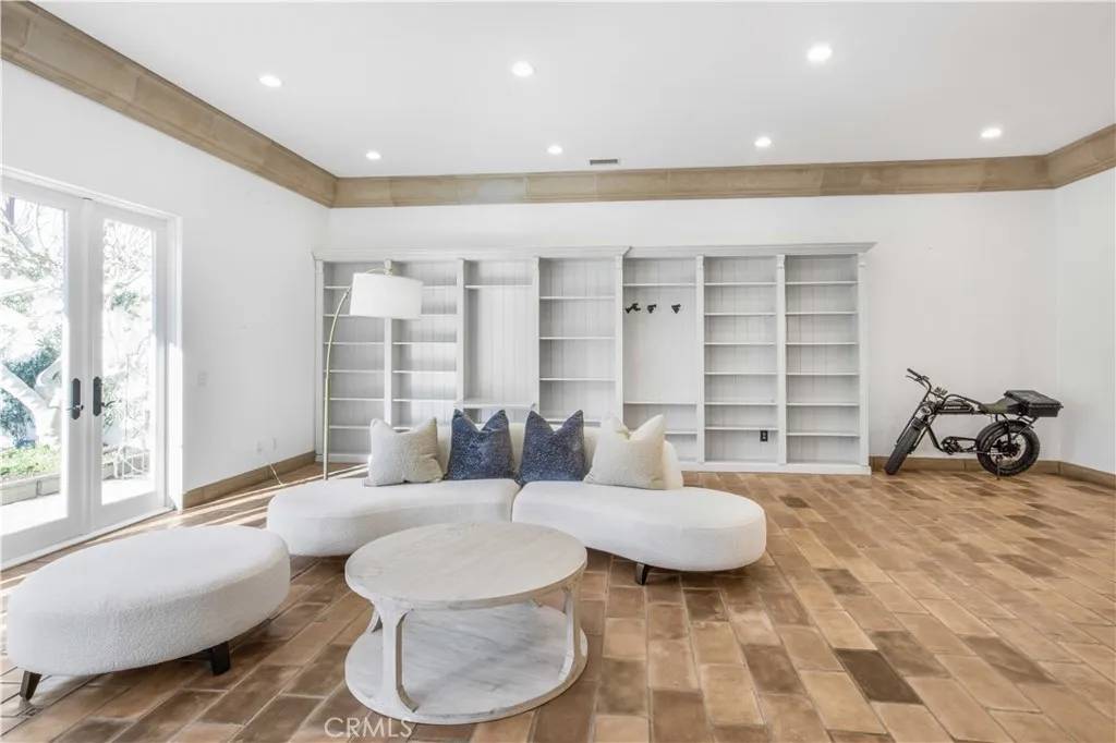 Newport Beach, CA 92660,57 Shearwater Place
