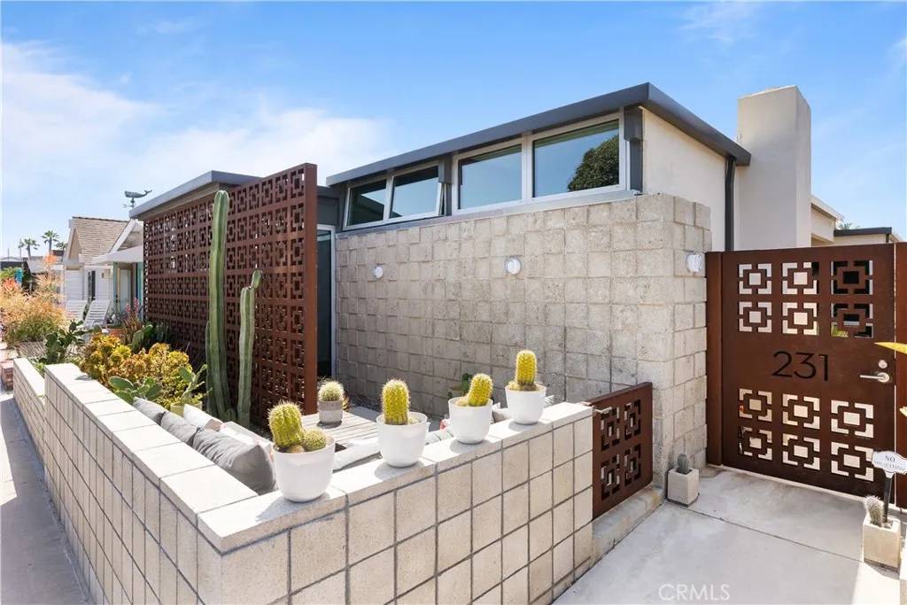 Newport Beach, CA 92663,231 61st Street