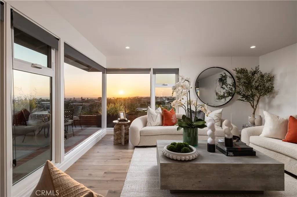 Corona Del Mar, CA 92625,1007 White Sails Way