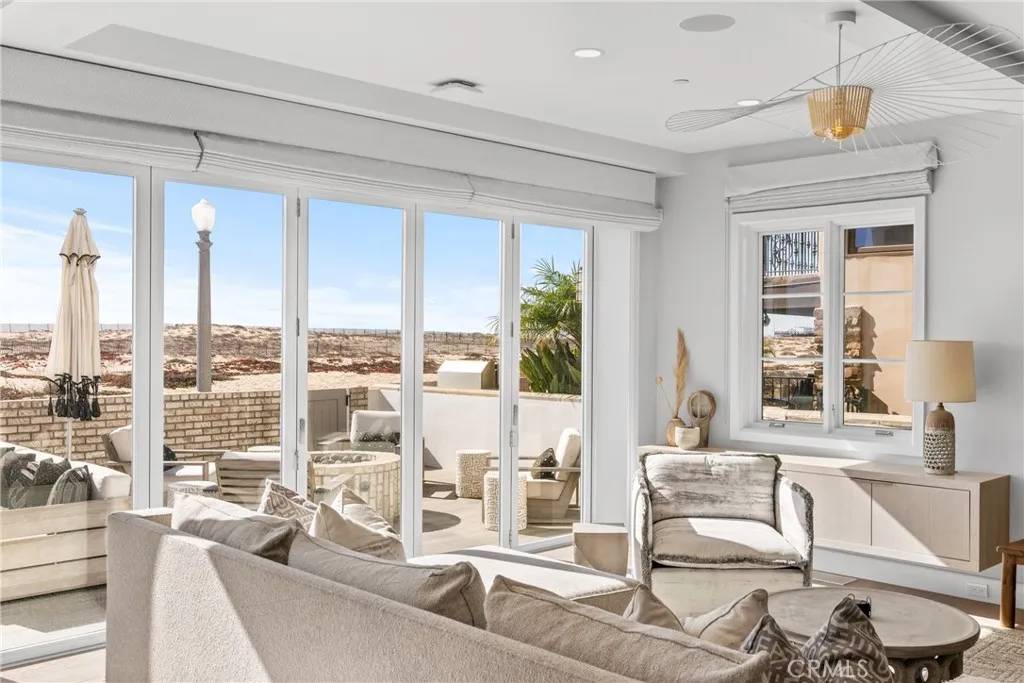 Newport Beach, CA 92661,1215 E Balboa Boulevard