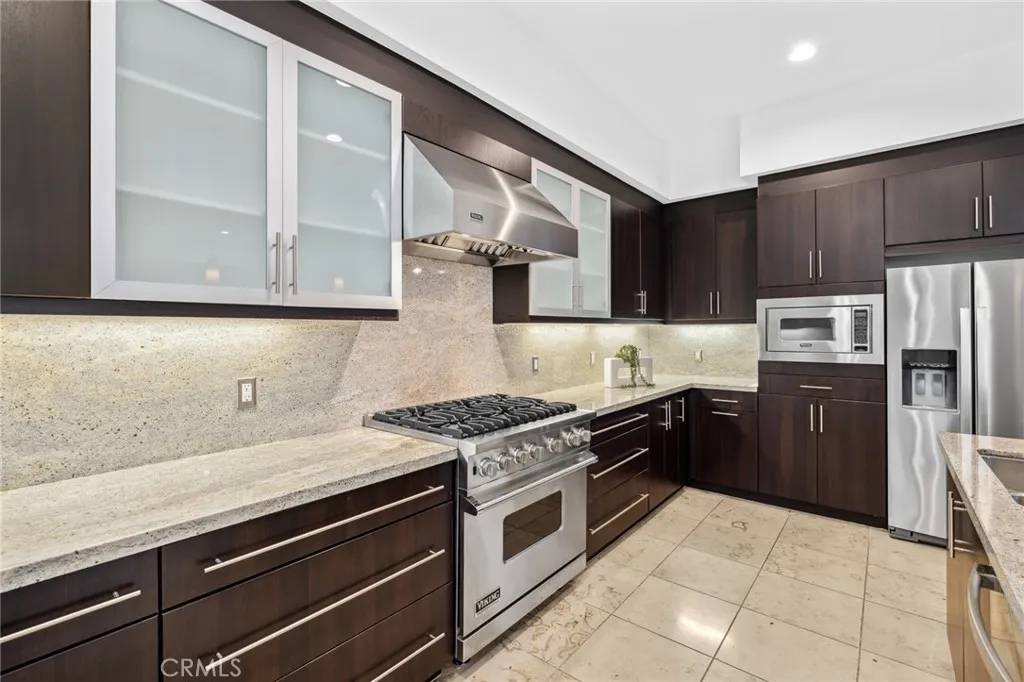 Irvine, CA 92612,402 Rockefeller #301